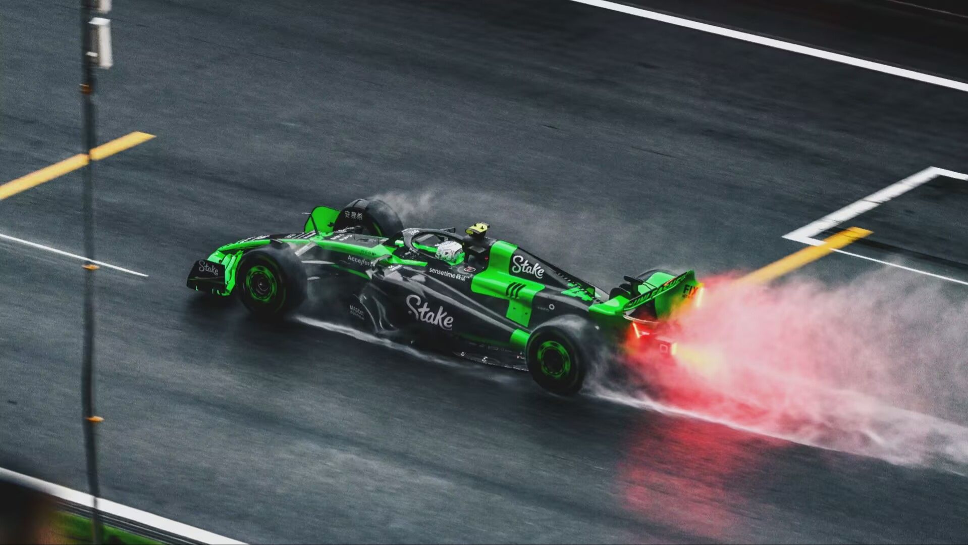 迈凯伦力克索伯车队,阿隆索点燃赛场的简单介绍 迈凯伦力克索伯车队,阿隆索点燃赛场的简单介绍